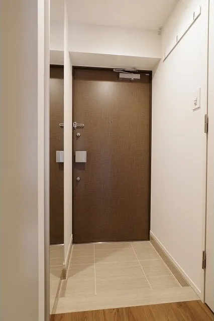 SUNIVAS Iidabashi - Interior - ["Fixture", "Door", "Rectangle"]