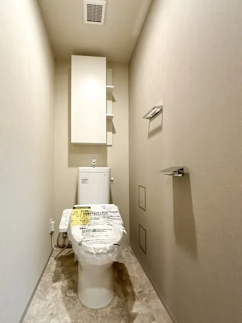 Royal Parks Ariake - Interior - ["Toilet seat", "Flooring", "Toilet"]