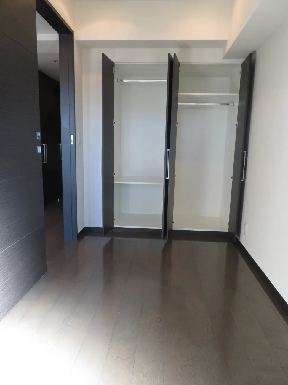 Doue Nihonbashi - Interior - ["Building", "Fixture", "Door"]