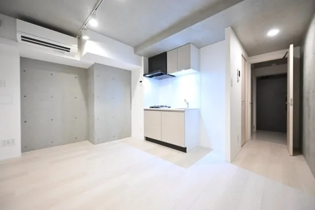 Le Nid Nihonbashi - Interior - ["Flooring", "Ceiling", "Silver"]
