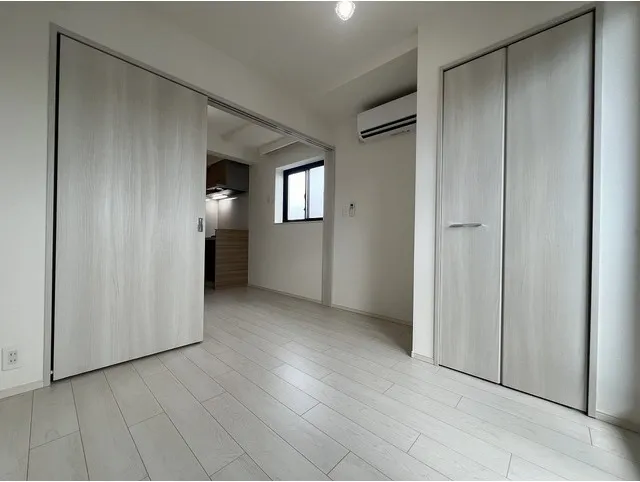 Comforia Liv Meguro Himonya - Interior - ["Building", "Window", "Fixture"]