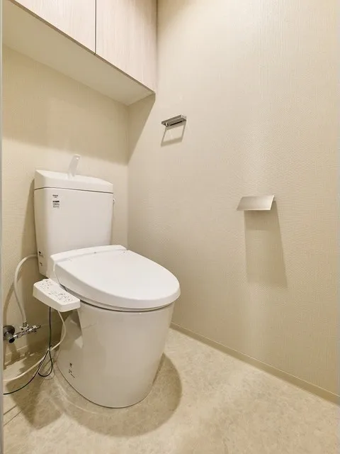Comforia Liv Nishioshima SOUTH - Interior - ["Toilet seat", "Plumbing fixture", "Flooring"]