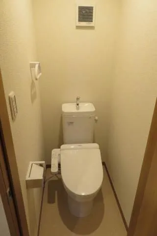 Affinity Miscellaneous - Interior - ["Toilet seat", "Flooring", "Toilet"]