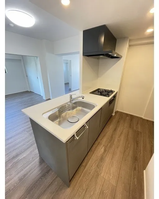 Comforia Nakakasai - Interior - ["Floor", "Flooring", "Apartment"]