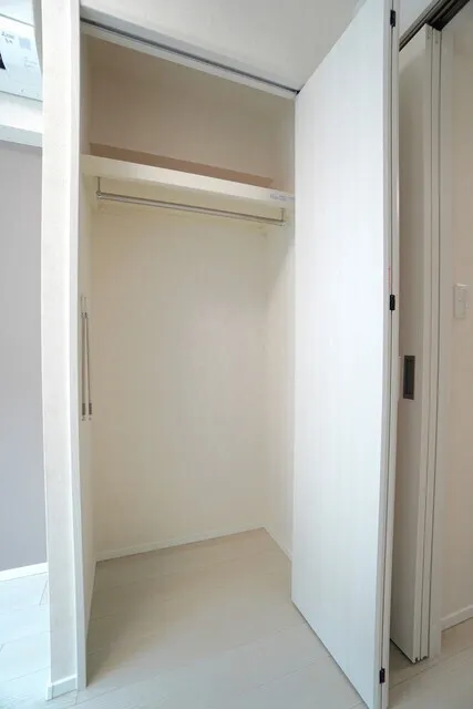 CREATIF Bunkyo Sendagi - Interior - ["Wall", "Wood", "Flooring"]