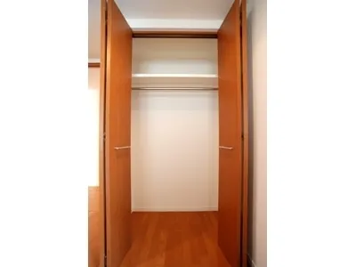 Premier Knotty Yutenji - Interior - ["Door", "Room", "Furniture"]