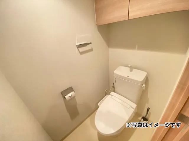 Il Fiore Tokyo Toritsu Daigaku - Interior - ["Toilet seat", "Plumbing fixture", "Toilet"]