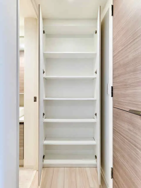 La Class Akabane - Interior - ["Flooring", "Wood", "Floor"]