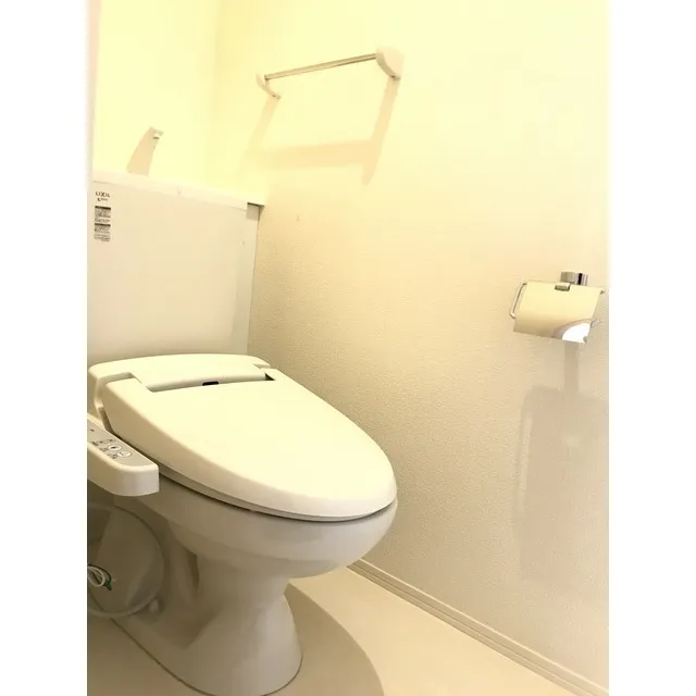 Arc Okusawa-B - Interior - ["Toilet seat", "Toilet", "Bathroom"]