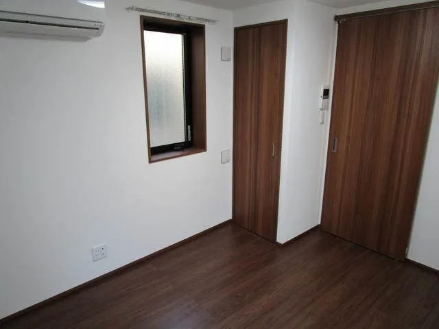 Charon - Interior - ["Flooring", "Wood", "Wood flooring"]