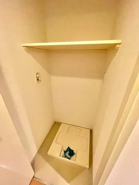 Residia Nishi Azabu - Interior - ["Shelving", "Wood", "Shelf"]