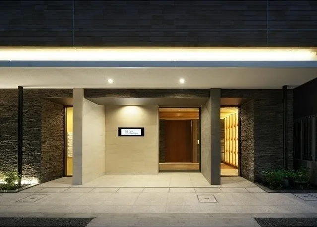 Deems Komagome - Exterior - ["Plant", "Door", "Fixture"]