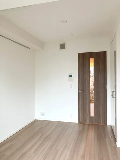 Park Axis Kiba - Interior - ["Building", "Fixture", "Door"]