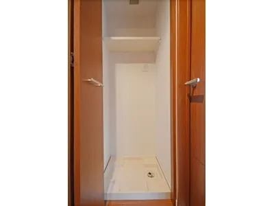 Premier Knotty Yutenji - Interior - ["Room", "Property", "Door"]