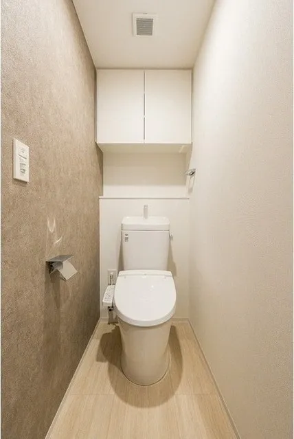 Stylio Kamata West - Interior - ["Toilet seat", "Toilet", "Flooring"]