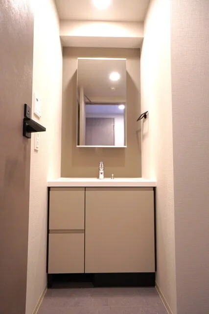 J.GRAN Court Shinagawa Nishioi WEST - Interior - ["Flooring", "Bathroom cabinet", "Plumbing fixture"]