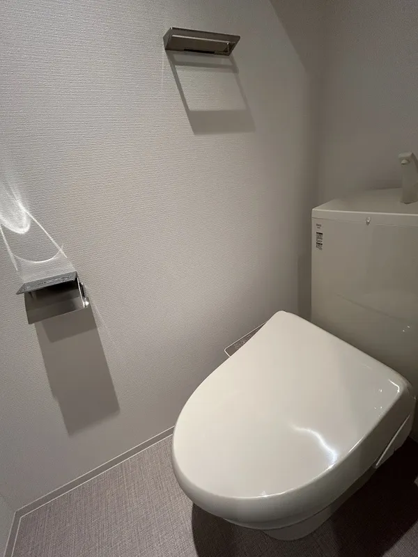Gran Casa Sumiyoshi II - Interior - ["Toilet seat", "Toilet", "Bathroom"]