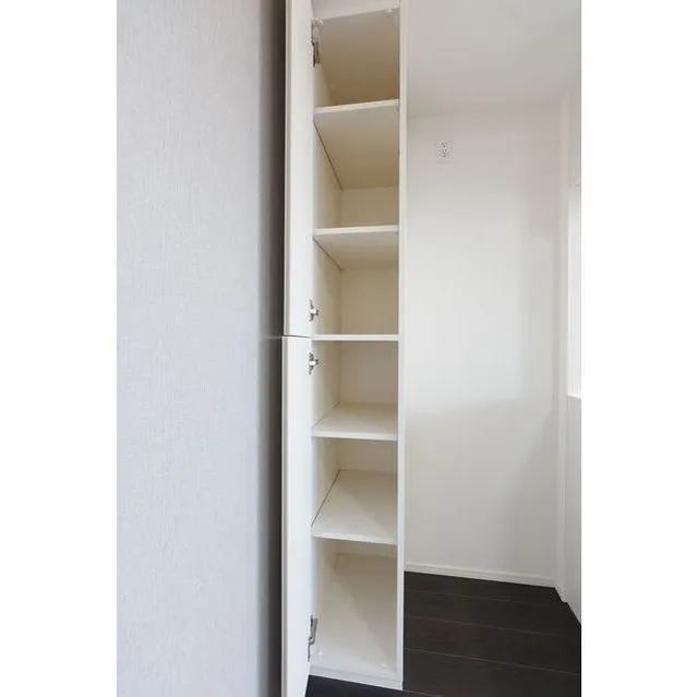 OPEN BLOOM SUMIDA YAHIRO - Interior - ["Shelf", "Furniture", "Bookcase"]