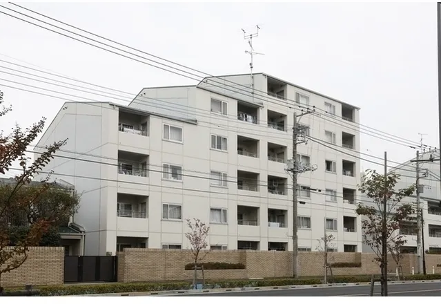 Le Verte Chofu - Exterior - ["Overhead power line", "Siding", "Daylighting"]