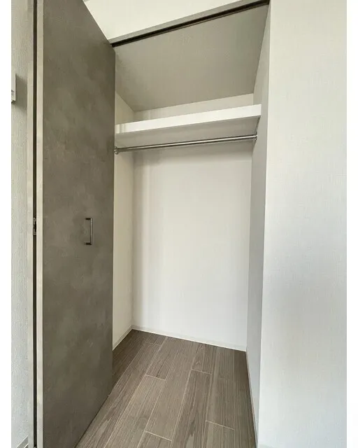 Well Square Yawata-Yama - Interior - ["Wall", "Flooring", "Wood"]