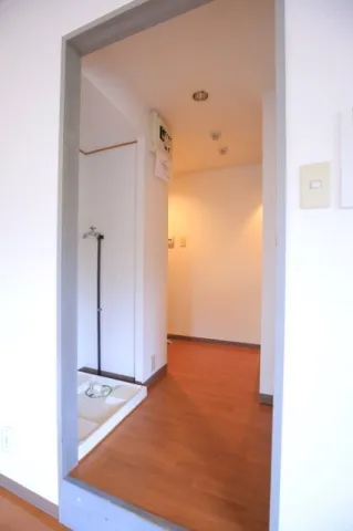 Lions Mansion Omori Honcho No. 3 - Interior - ["Flooring", "Floor", "Wall"]
