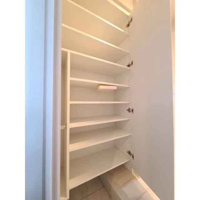 Comforia Higashioi II - Interior - ["Furniture", "Property", "Shelf"]