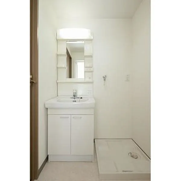 Lumiere Nishigaoka - Interior - ["Mirror", "Tap", "Sink"]