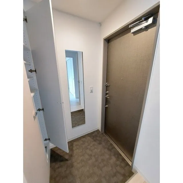 Traverse Monzennakacho - Interior - ["Building", "Fixture", "Door"]