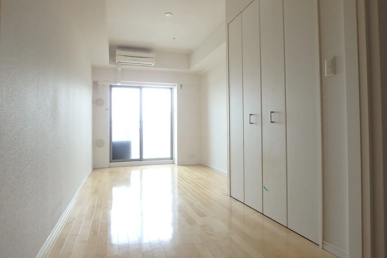 Esty Maison Kinshicho II - Interior - ["Building", "Window", "Fixture"]