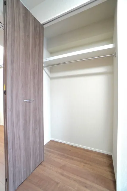 Roygent Komagome Rikugien - Interior - ["Flooring", "Wood", "Floor"]