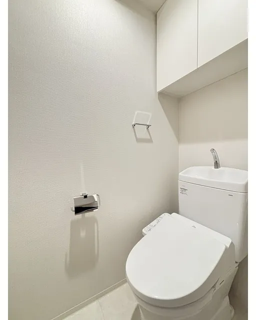 Daffitto Kinshicho - Interior - ["Toilet seat", "Plumbing fixture", "Toilet"]