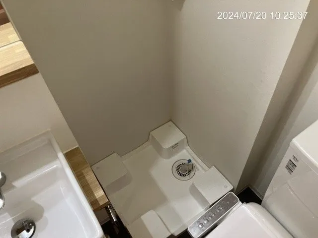Trias129 - Interior - ["Plumbing fixture", "Bathroom", "Flooring"]