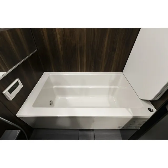 Doue Tsukishima II - Interior - ["Plumbing fixture", "Bathtub", "Tap"]