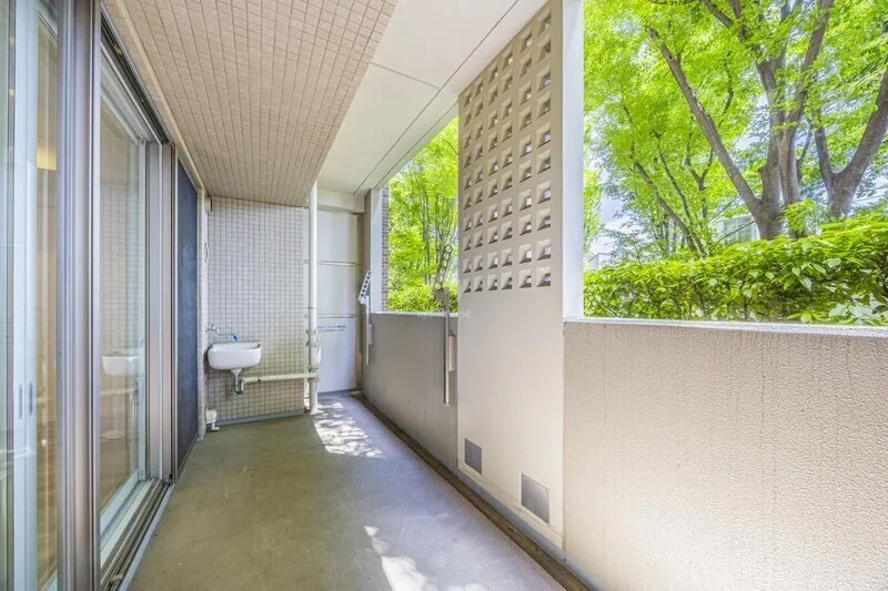 Fukasawa House - Interior - ["Apartment", "Glass", "Shade"]