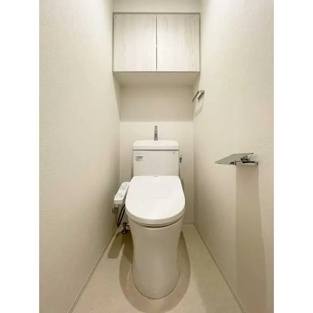 Gran Casa Minamisenju - Interior - ["Toilet seat", "Plumbing fixture", "Toilet"]