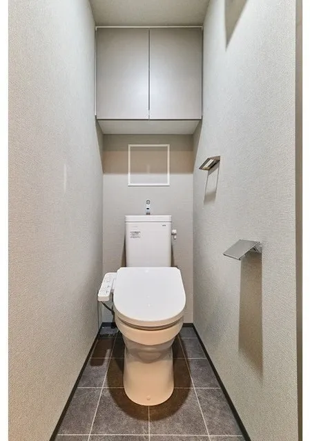 Comforia Liv Hatchobori - Interior - ["Toilet seat", "Toilet", "Plumbing fixture"]