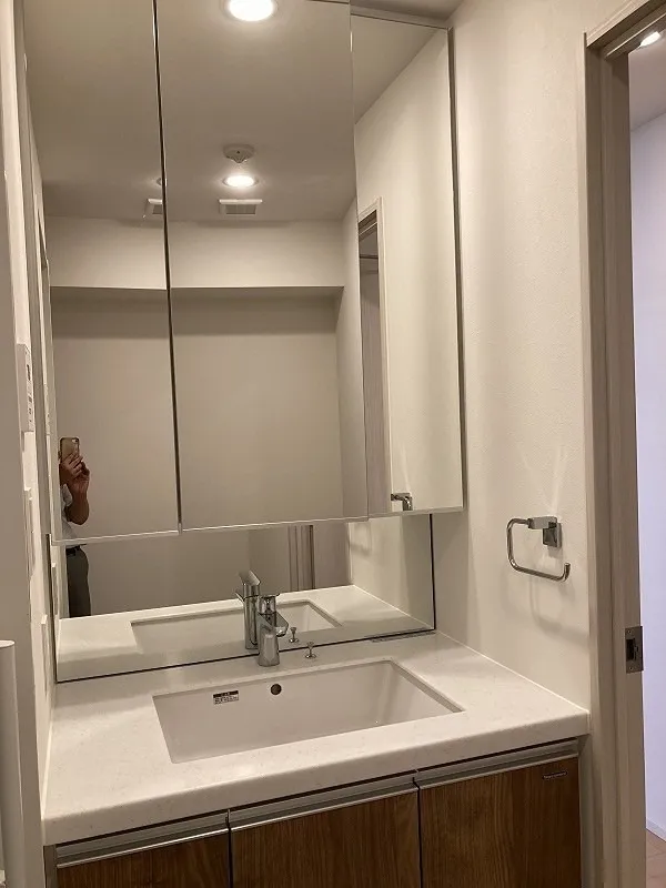 Comfort South Shirokanedai - Interior - ["Mirror", "Tap", "Sink"]