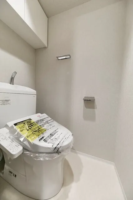 Prime Bliss Shinagawa Nakanobu - Interior - ["Plumbing fixture", "Toilet seat", "Flooring"]