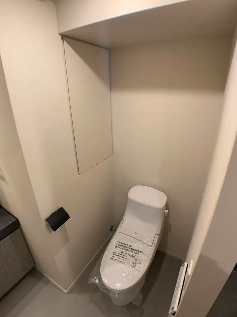 Prime Maison Kiyosumi Shirakawa - Interior - ["Toilet", "Toilet seat", "Floor"]