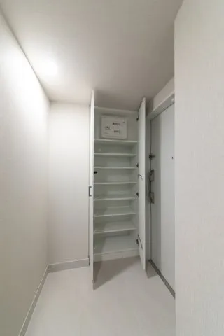 Proud Flat Nishiwaseda - Interior - ["Building", "Door", "Fixture"]