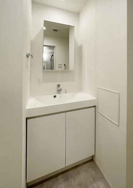 ASTILE Harajuku - Interior - ["Mirror", "Sink", "Property"]