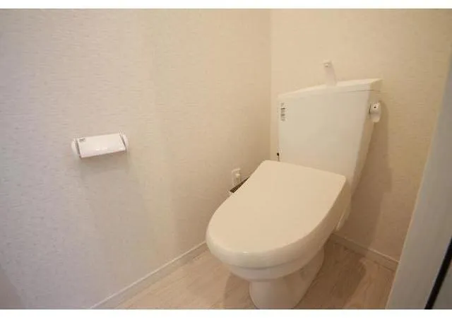 Ravient Asakusa Kototoi - Interior - ["Toilet seat", "Toilet", "Bathroom"]