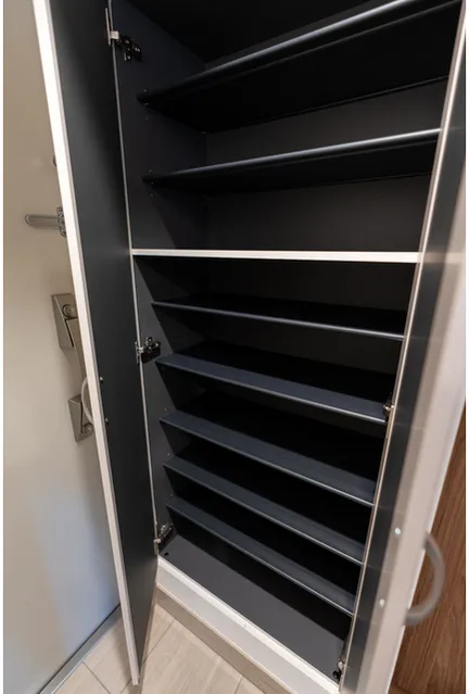 BluRock Higashishinagawa - Interior - ["Shelving", "Household hardware", "Hardwood"]