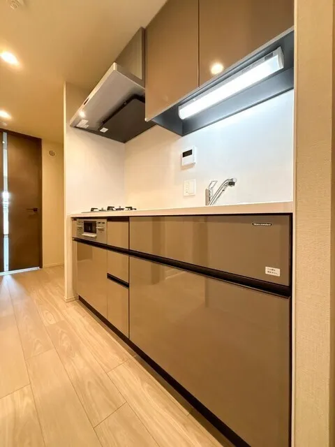 Royal Parks Ariake - Interior - ["Kitchen", "Countertop", "Major appliance"]