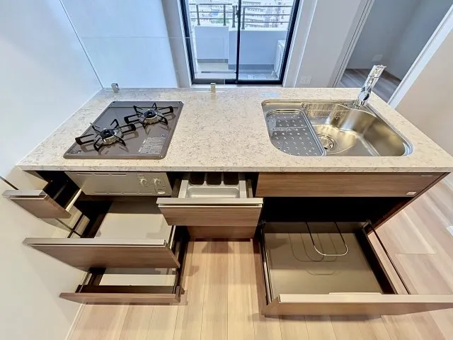 Lugente Itabashi - Interior - ["Kitchen", "Flooring", "Countertop"]