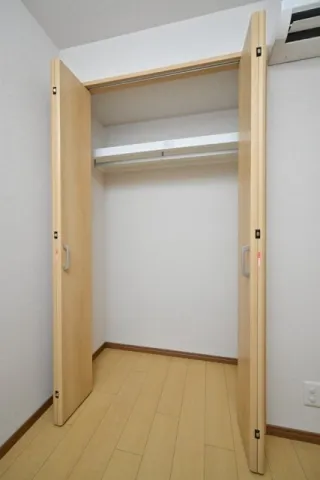 CENTRAL GARDEN RESIDENCE TOKYO - Interior - ["Wood", "Flooring", "Floor"]