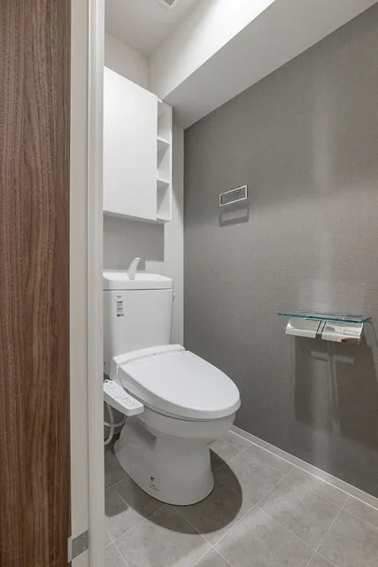 Court Residence Minami Otsuka - Interior - ["Flooring", "Toilet seat", "Plumbing fixture"]