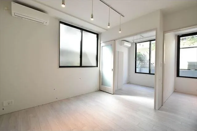 EXAM Shimokitazawa II - Interior - ["Window", "Fixture", "Building"]