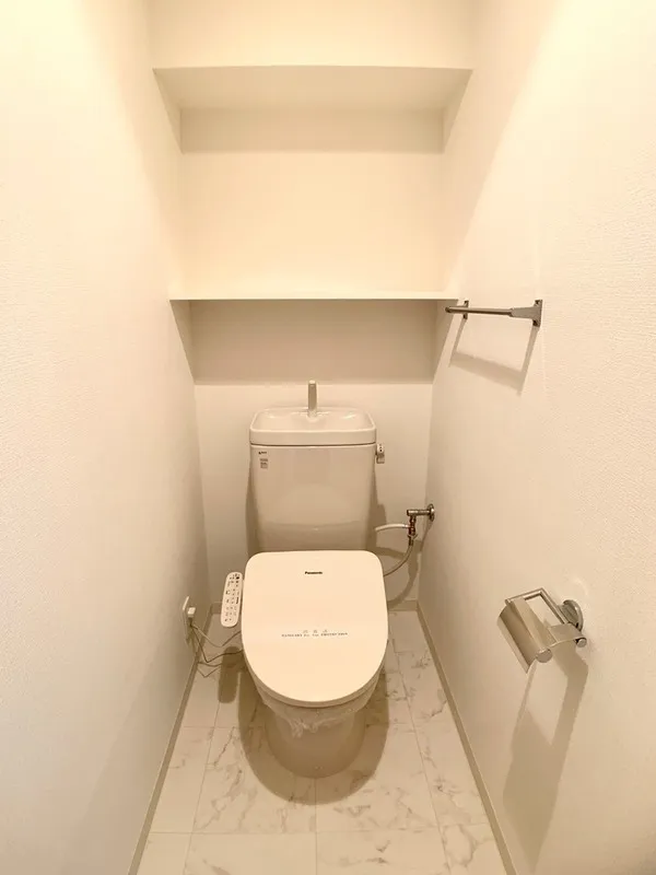 KDX Residence Oyama - Interior - ["Toilet seat", "Toilet", "Plumbing fixture"]