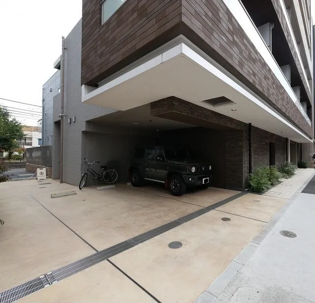 Deems Komagome - Other - ["Property", "Building", "Vehicle"]